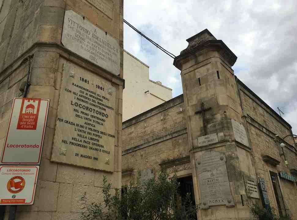 L'ingresso al centro storico di Locorotondo 