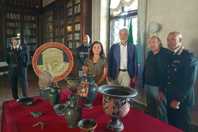 collezione-archeologica-recuperata collezione archeologica, alcuni dei reperti recuperati